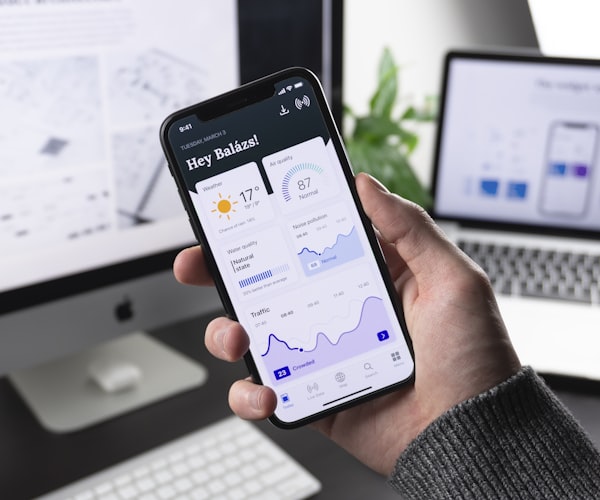 8博体育专业版App在手机和平板电脑上的界面展示